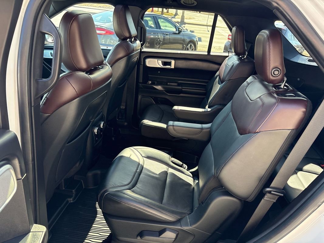 Used 2020 Ford Explorer Platinum w/ Premium Technology Package image 18