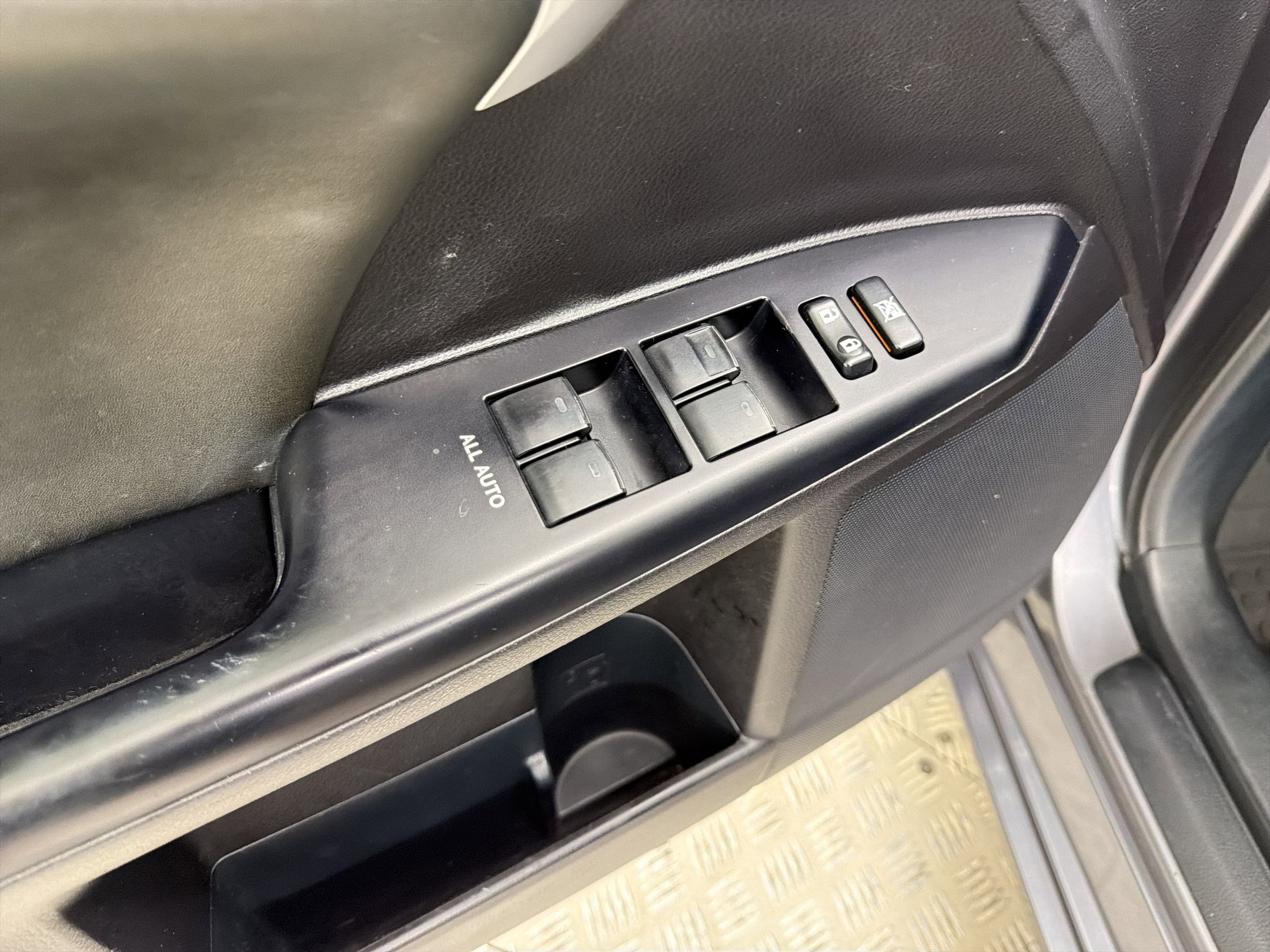 Used 2012 Lexus CT 200h Premium w/ Premium Audio Pkg FWD image 12