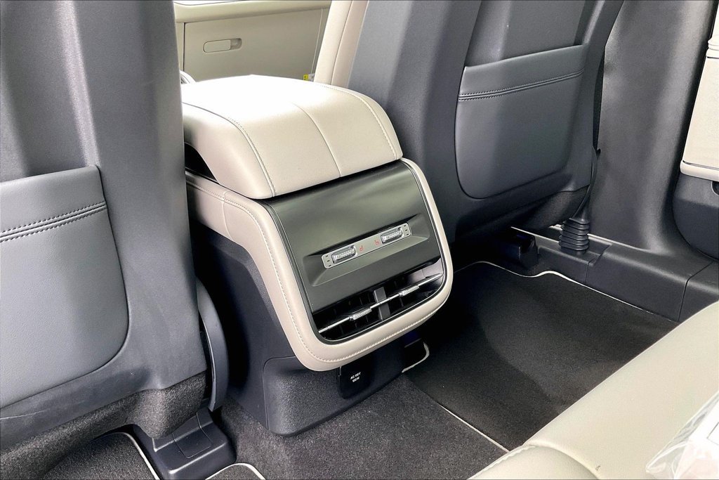 Used 2026 Lincoln Nautilus Premier w/ Equipment Group 102A AWD/4WD image 12