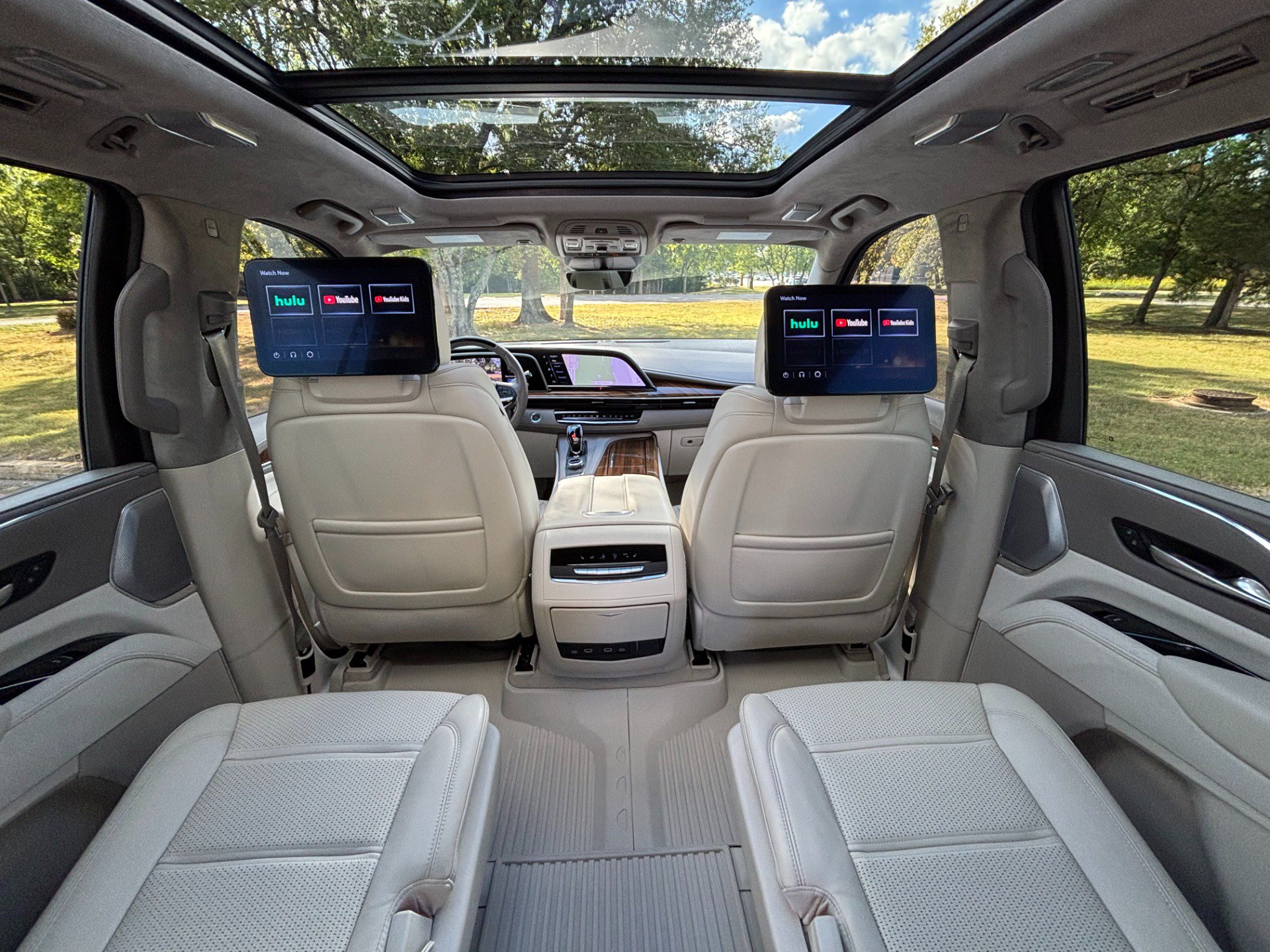 Used 2024 Cadillac Escalade Premium Luxury Platinum w/ LPO, Floor Liner Package AWD/4WD image 33