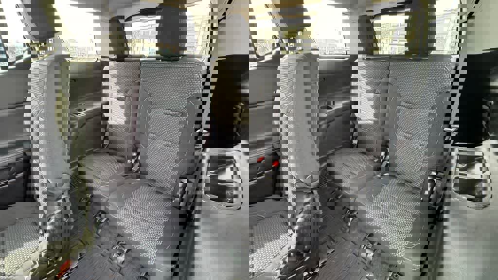 Used 2021 GMC Acadia SLE w/ Driver Convenience Package image 13