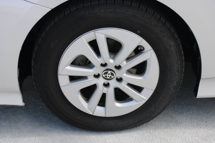Used 2017 Toyota Prius Four FWD image 9