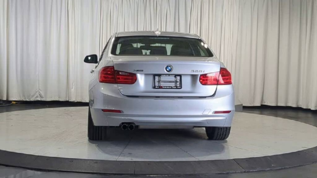 Used 2013 BMW 328i xDrive Sedan AWD/4WD image 9