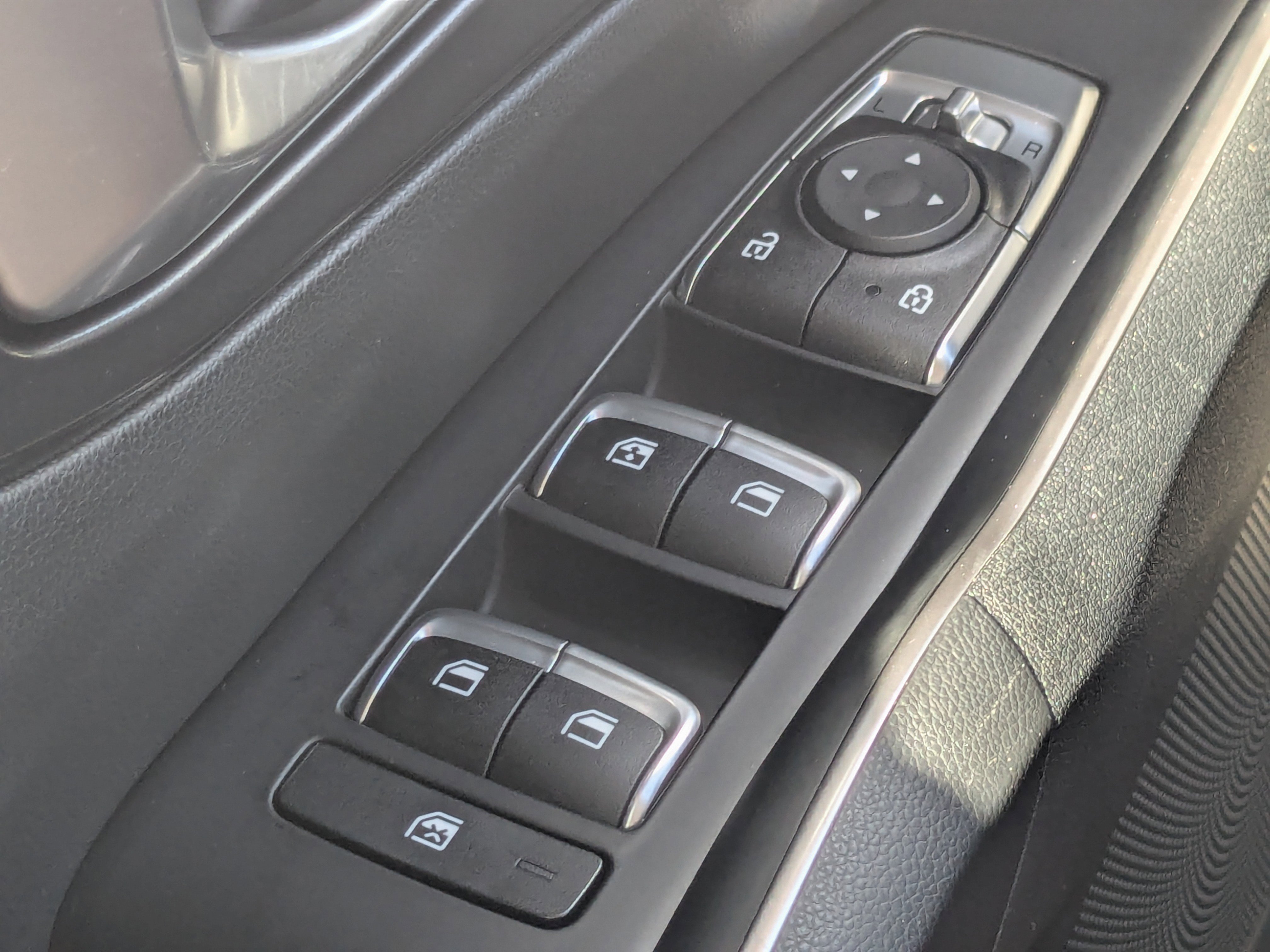 Used 2022 Kia Sorento LX image 28