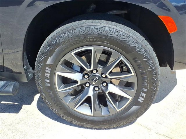 Used 2023 Chevrolet Suburban Z71 w/ Luxury Package image 11