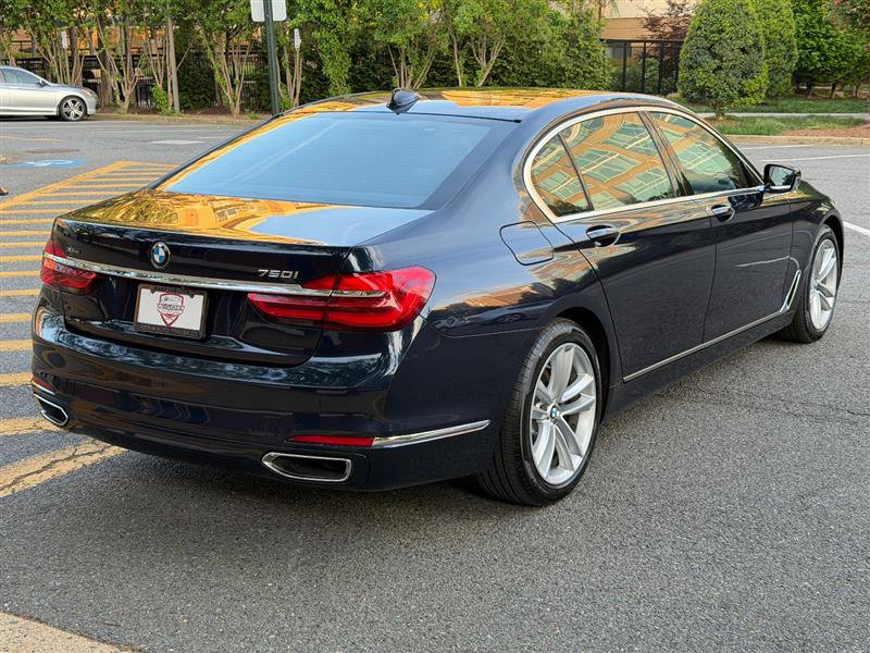 Used 2019 BMW 750i xDrive w/ Luxury Rear Seating Package AWD/4WD image 8