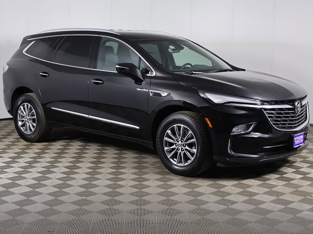 Used 2024 Buick Enclave Premium image 2