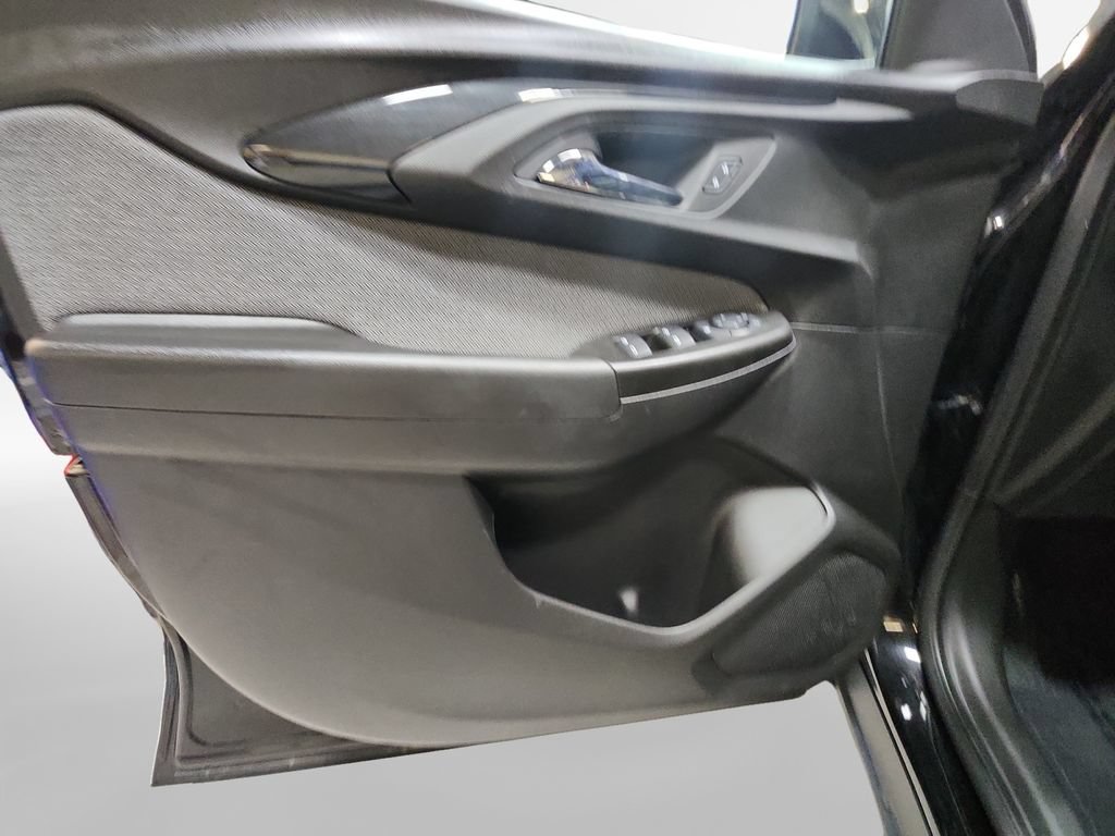 Used 2023 Chevrolet TrailBlazer LT FWD image 16