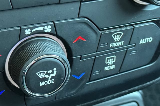 Used 2023 Jeep Renegade Latitude AWD/4WD image 30