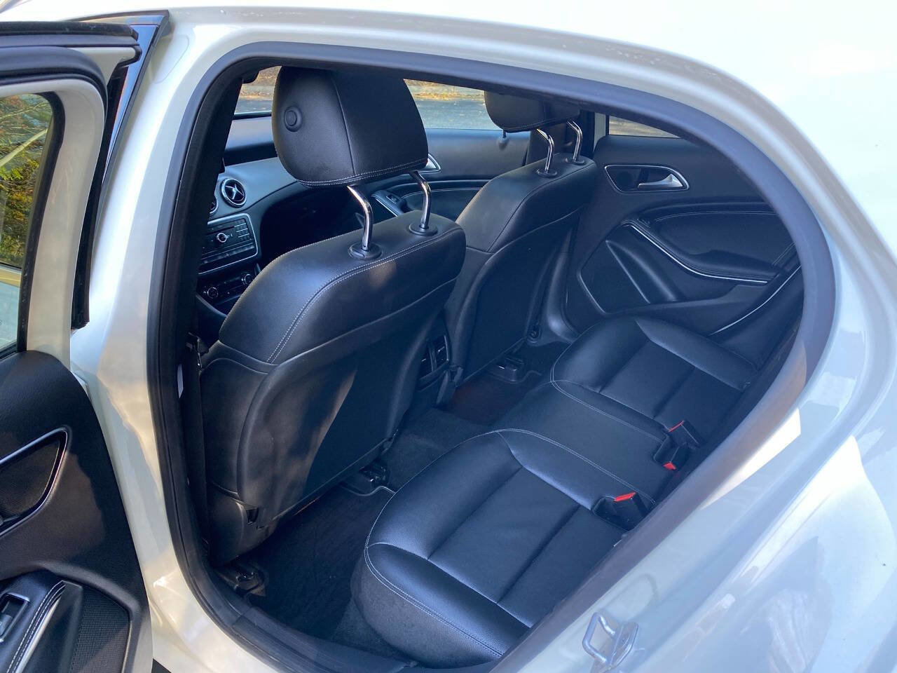 Used 2017 Mercedes-Benz GLA 250 4MATIC image 37