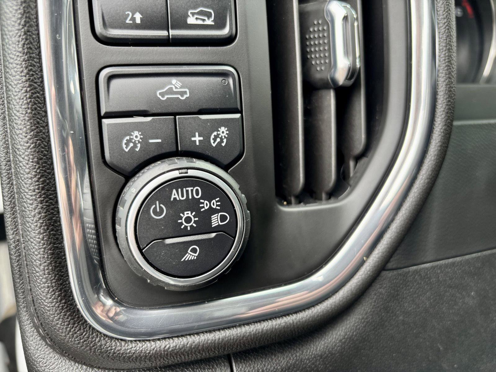 Used 2020 Chevrolet Silverado 1500 LT w/ Convenience Package image 26