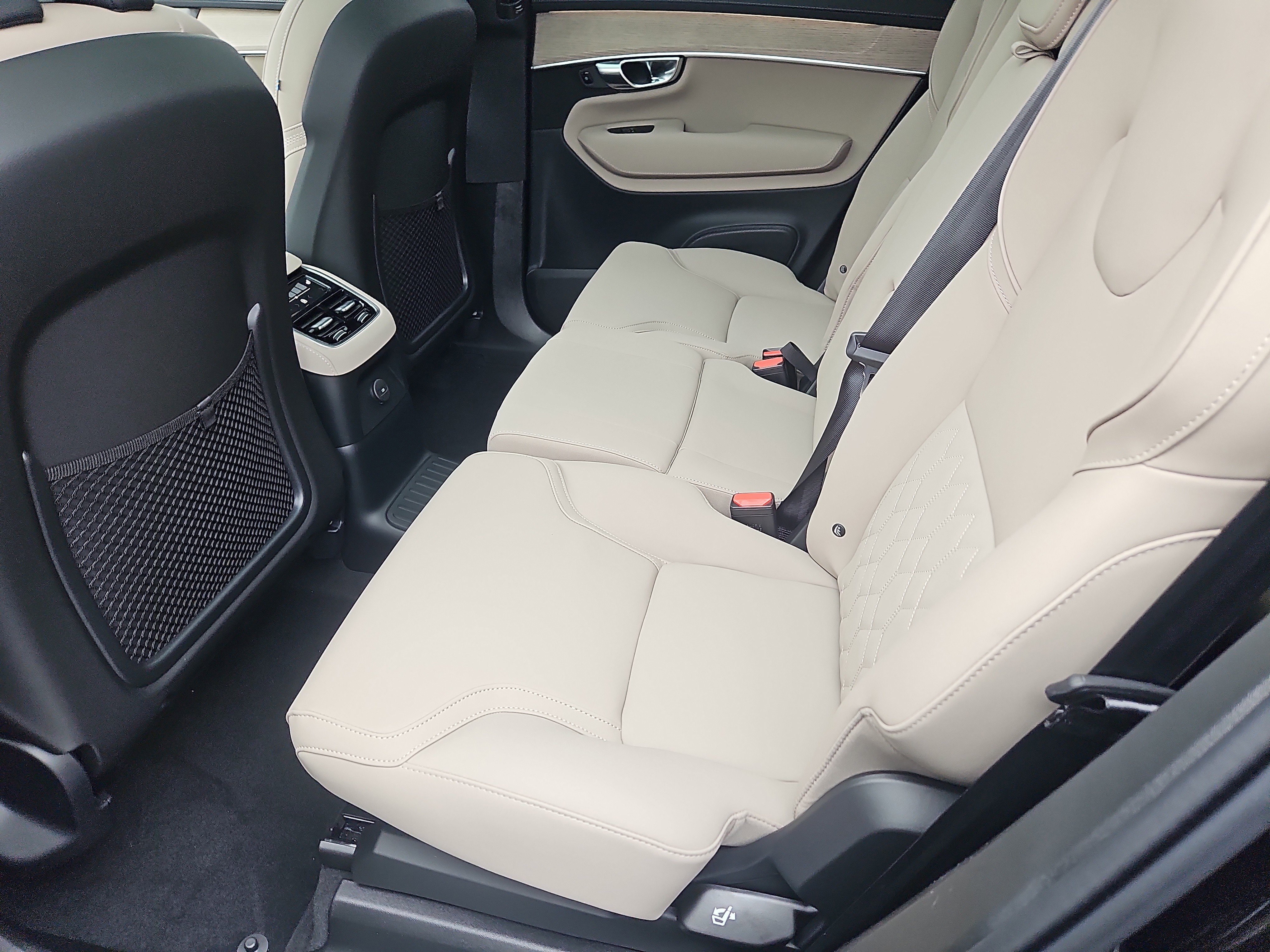 New 2026 Volvo XC90 T8 Plus w/ Protection Package Premier AWD/4WD image 22