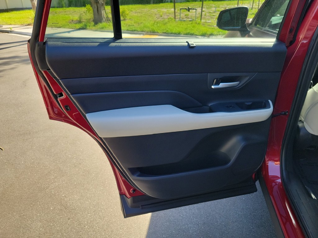 Used 2025 Toyota Grand Highlander FWD image 16