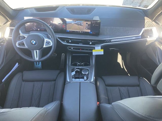 Used 2025 BMW X7 M60i w/ Climate Comfort Package image 15
