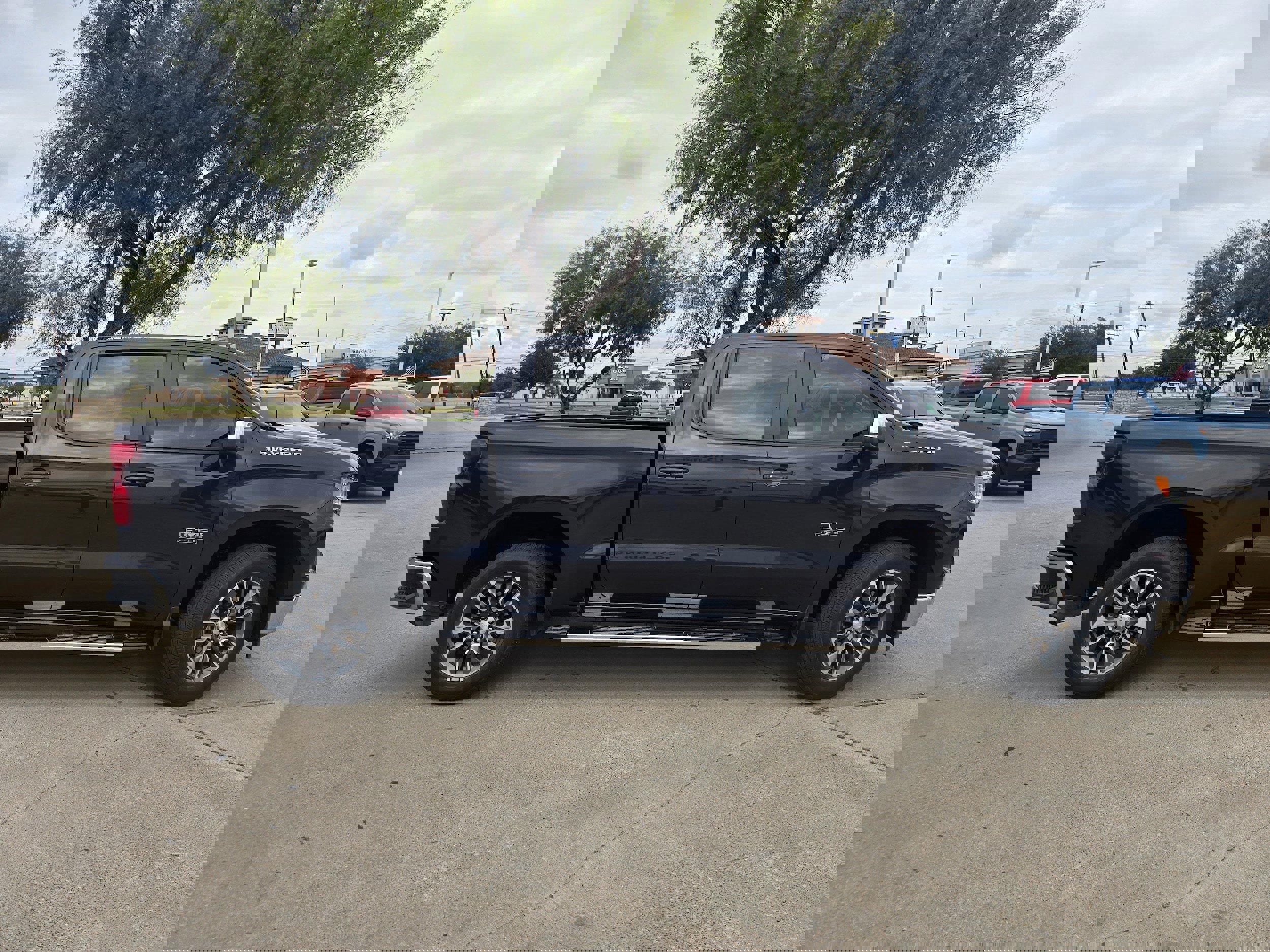 Used 2023 Chevrolet Silverado 1500 LT w/ Protection Package image 2