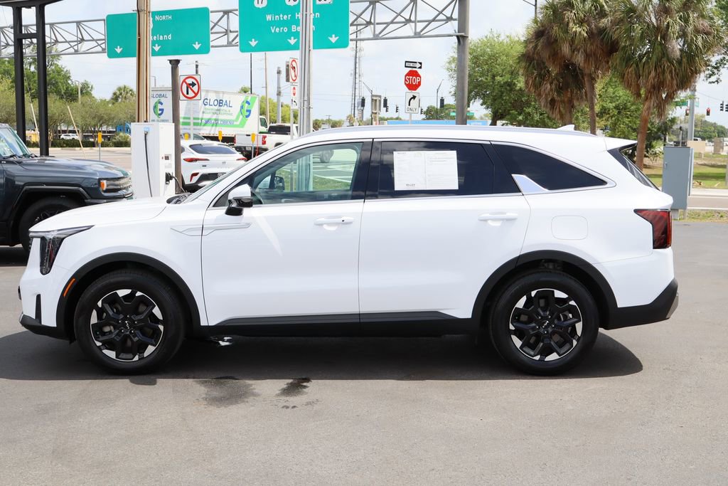 Used 2025 Kia Sorento S image 5