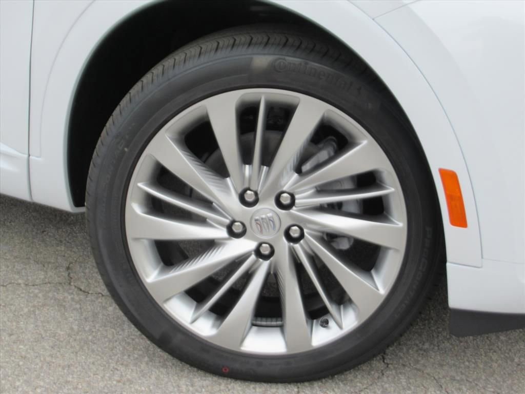 New 2026 Buick Envision Avenir image 8