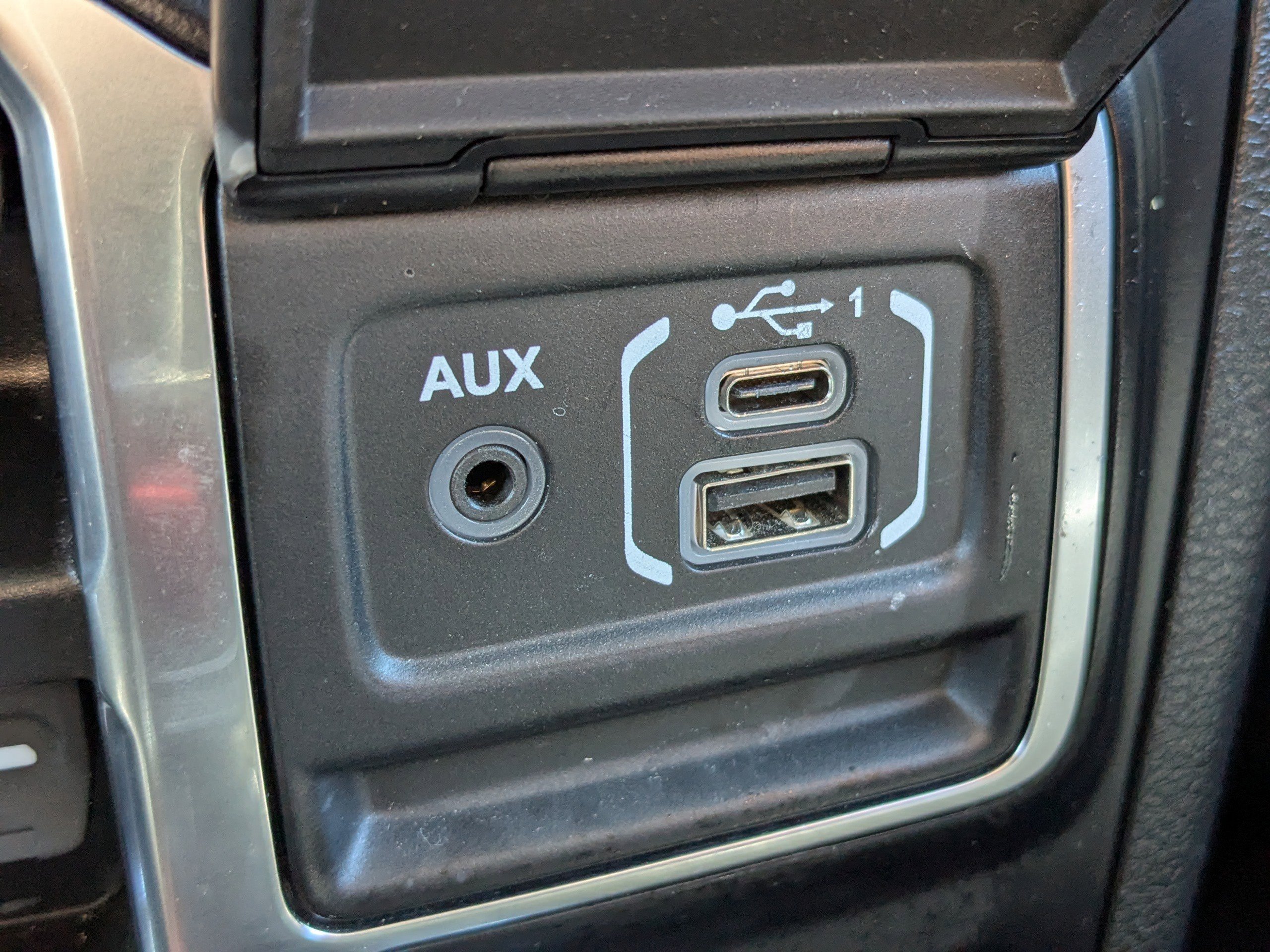 Used 2022 Jeep Wrangler Unlimited Sahara w/ Dual Top Group image 23