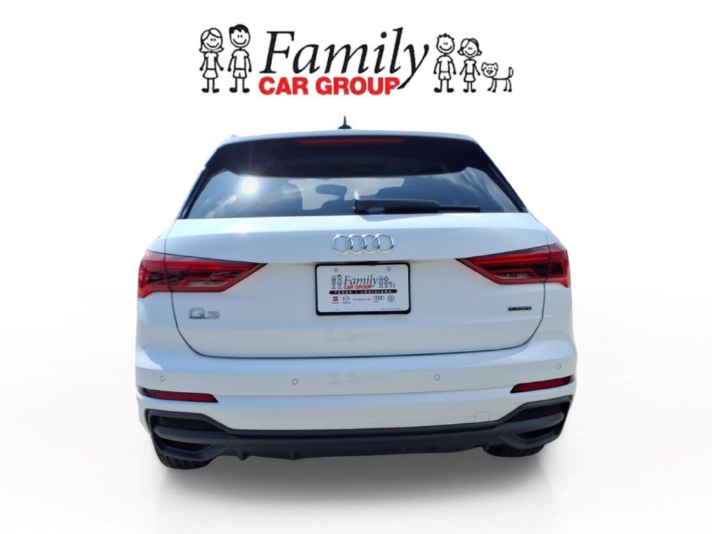 Used 2025 Audi Q3 2.0T Premium w/ Convenience Package AWD/4WD image 3