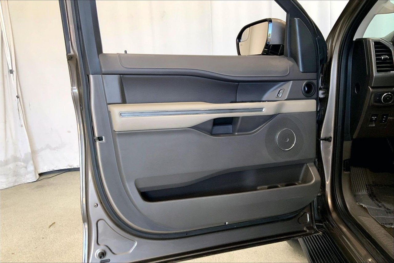 Used 2018 Ford Expedition Max XLT w/ Equipment Group 201A RWD image 25