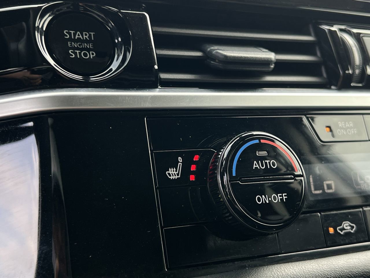 Certified 2025 Nissan Pathfinder SL image 18