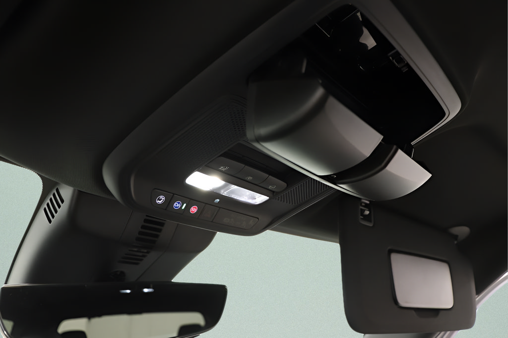 New 2027 Chevrolet Traverse LT w/ Sun and Wheel Package FWD image 17