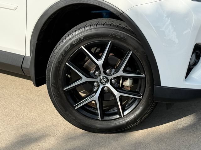 Used 2018 Toyota RAV4 SE w/ Power Extra Value Package FWD image 2