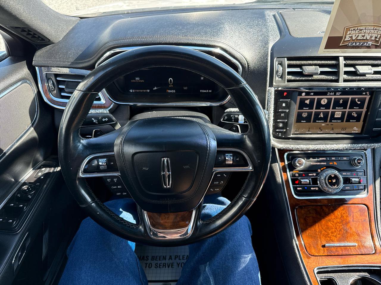 Used 2017 Lincoln Continental Select image 9