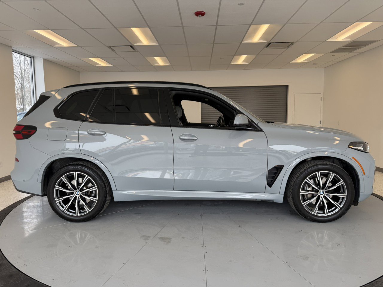 Used 2024 BMW X5 xDrive40i w/ M Sport Package image 7