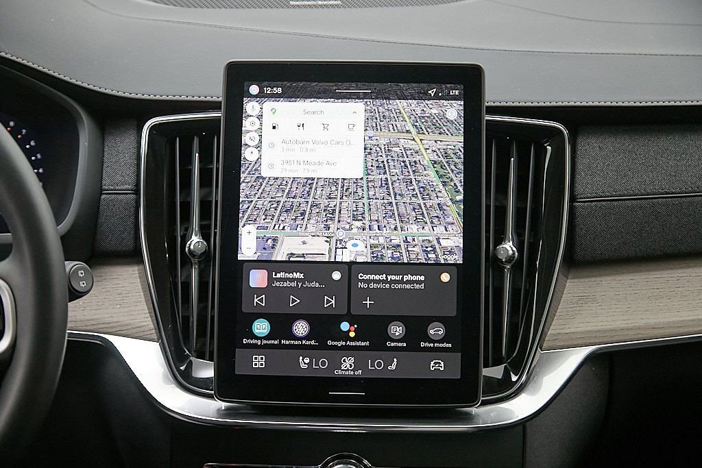 New 2026 Volvo XC90 B6 Plus w/ Protection Package Premier image 29