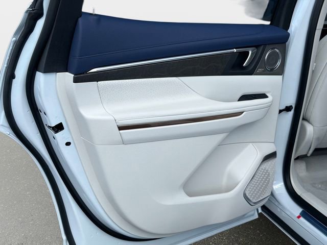 New 2026 Buick Enclave Avenir w/ Super Cruise Package AWD/4WD image 11