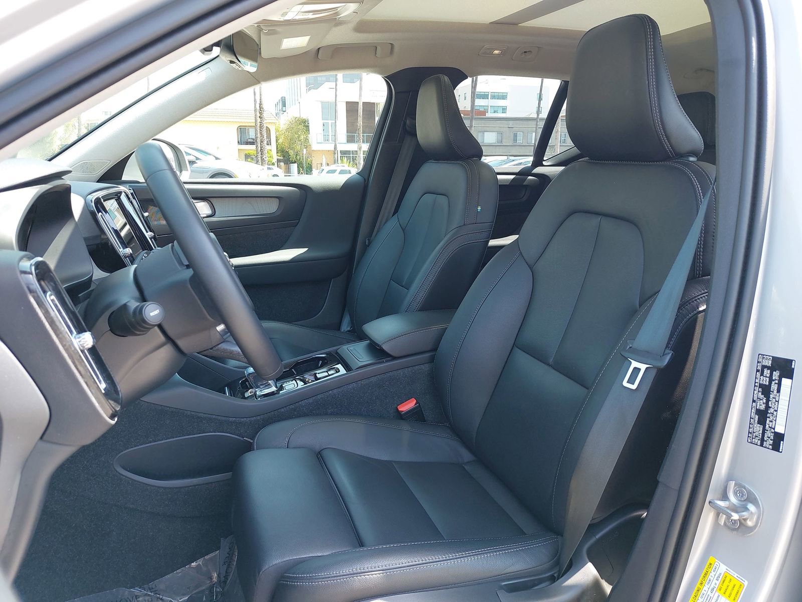 Used 2024 Volvo XC40 B5 Plus AWD/4WD image 15