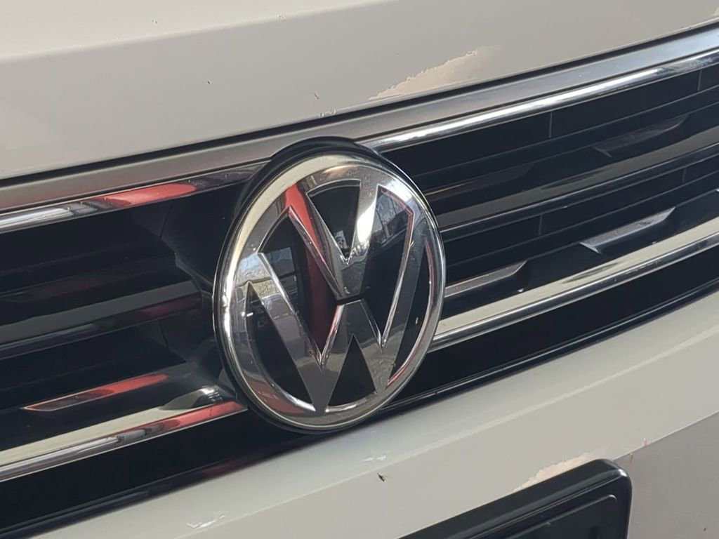 Used 2021 Volkswagen Tiguan SE R-Line FWD image 32