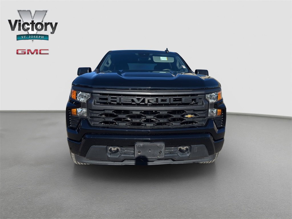 Used 2023 Chevrolet Silverado 1500 Custom image 3