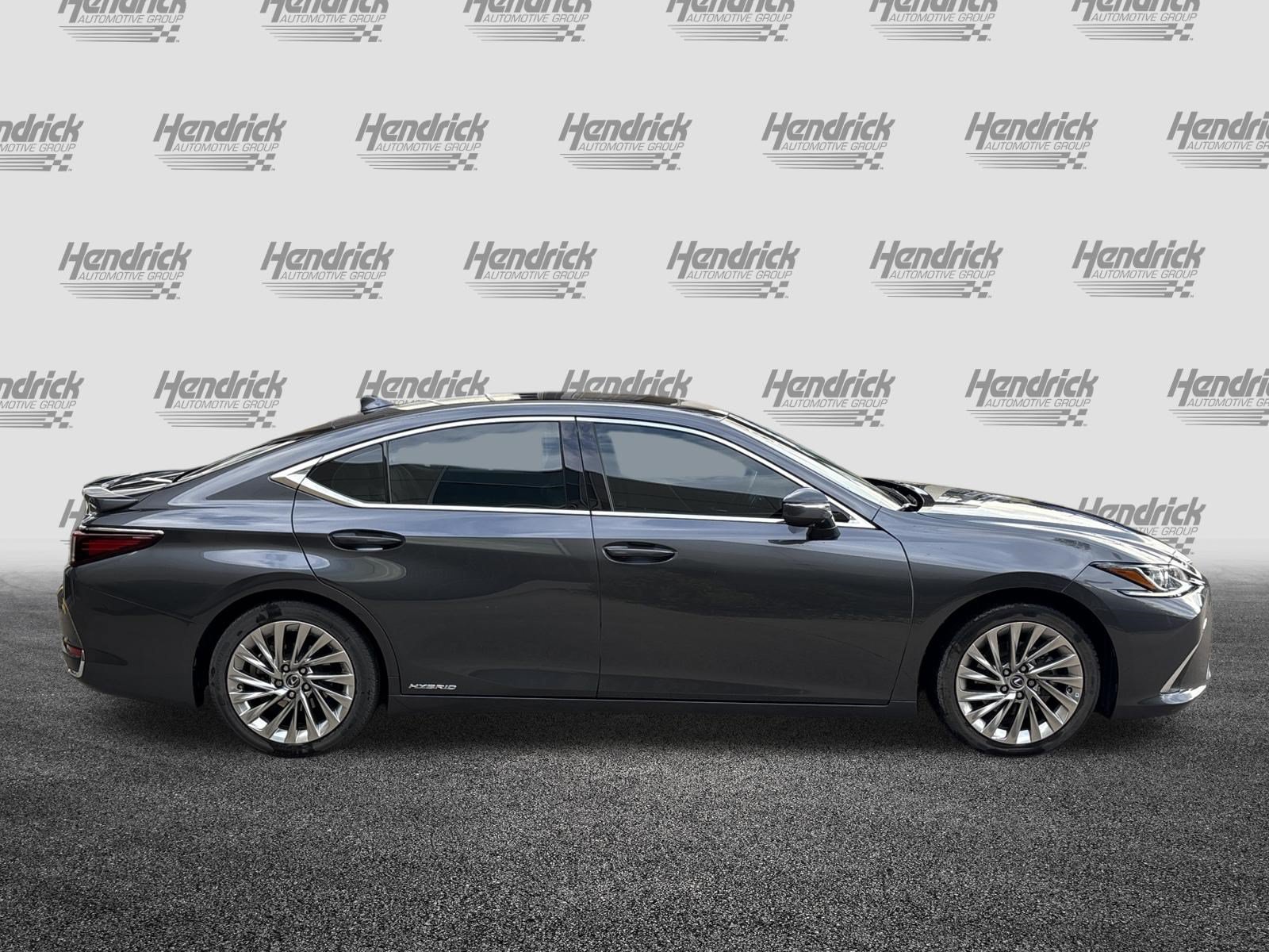 Certified 2022 Lexus ES 300h w/ Accessory Package 2 FWD image 11
