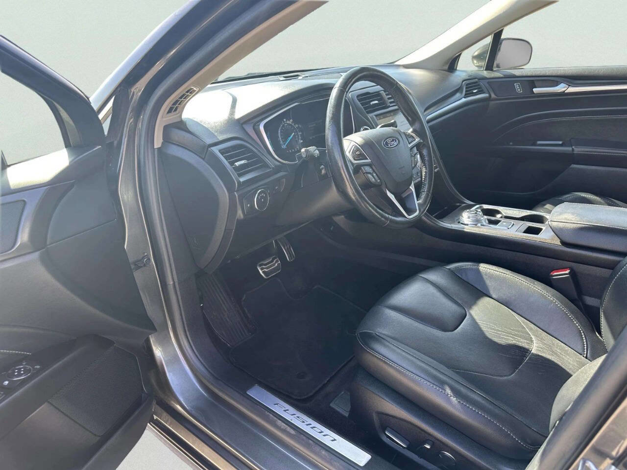 Used 2017 Ford Fusion Titanium image 10