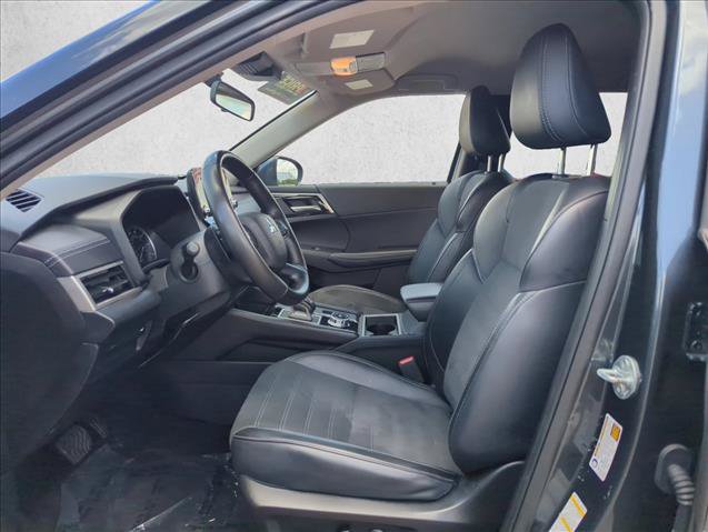 Used 2024 Mitsubishi Outlander SE AWD/4WD image 16