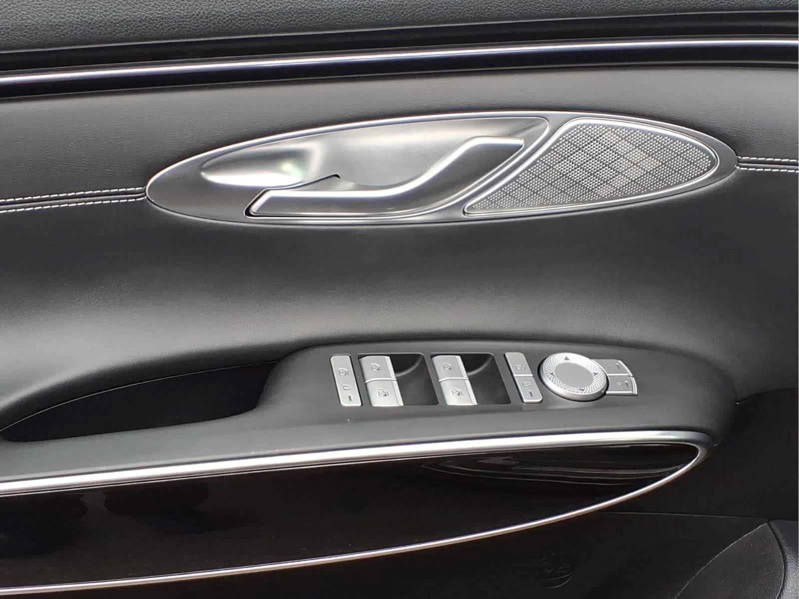 Used 2025 Genesis GV70 2.5T AWD/4WD image 13