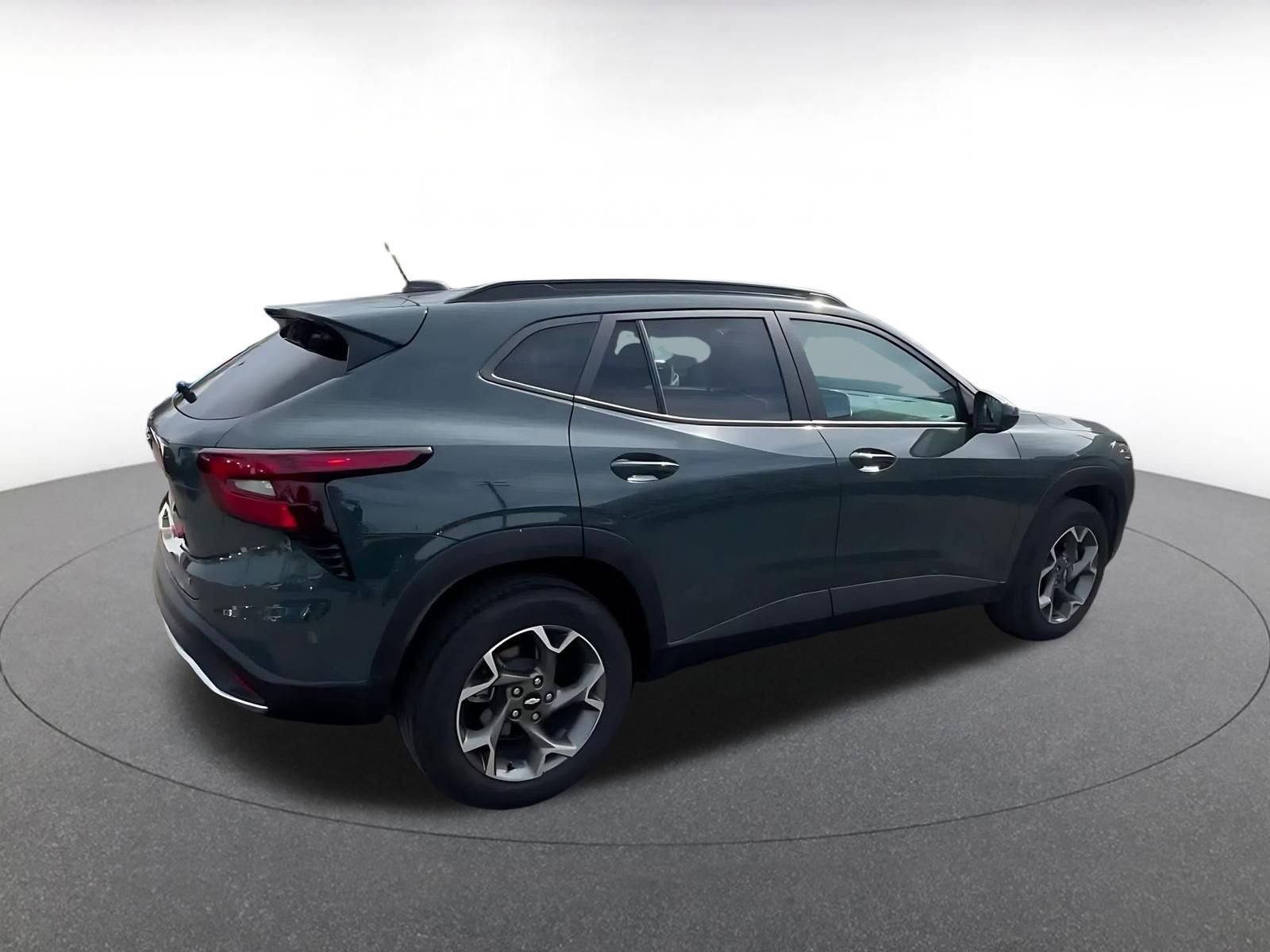 Used 2025 Chevrolet Trax LT w/ LT Convenience Package image 14