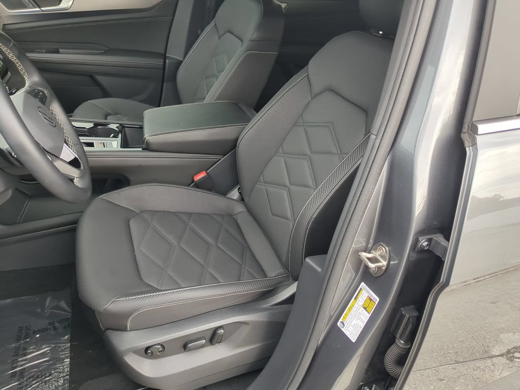 Certified 2024 Volkswagen Atlas Cross Sport SE FWD image 21