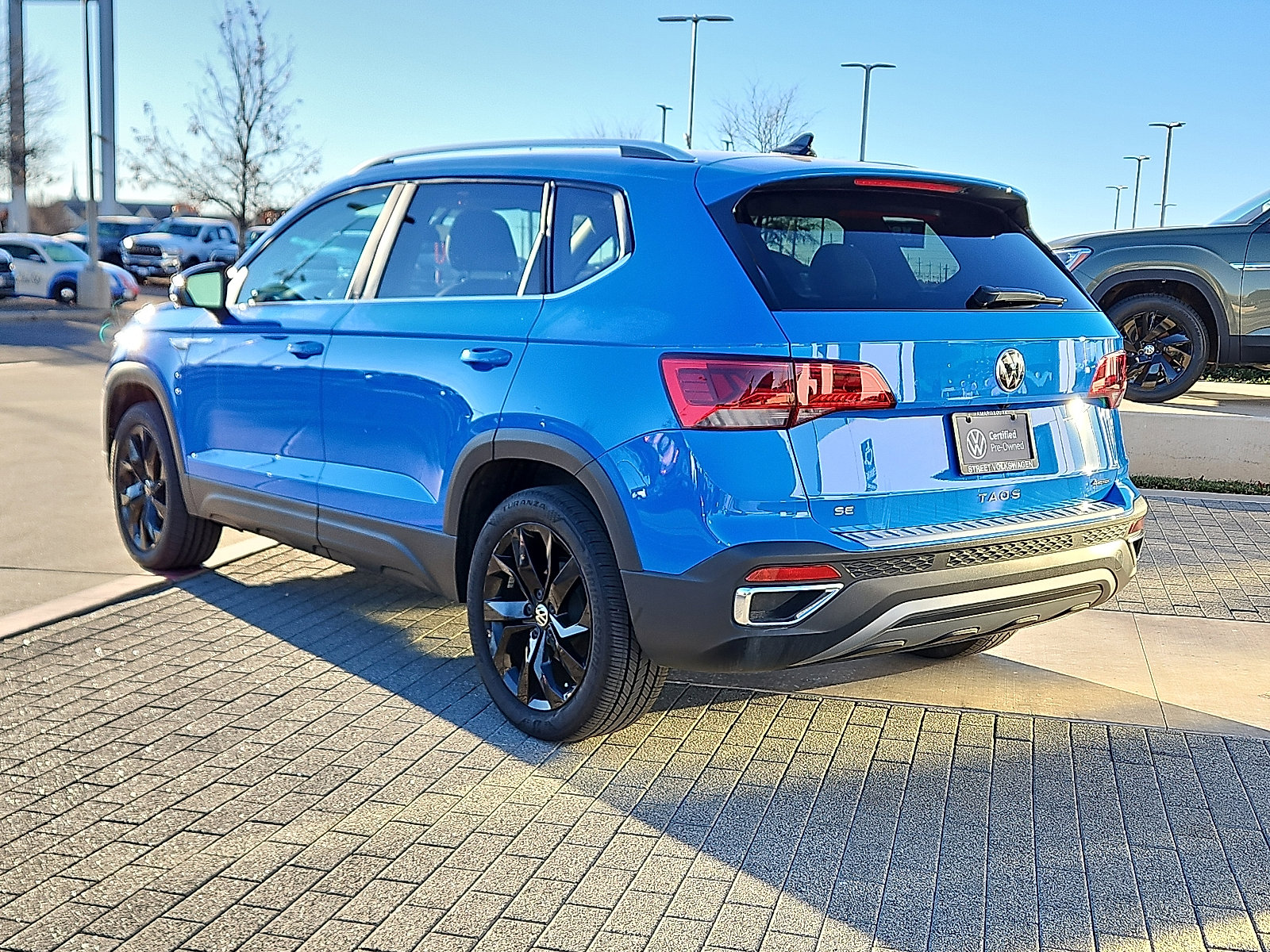 Certified 2022 Volkswagen Taos SE image 2