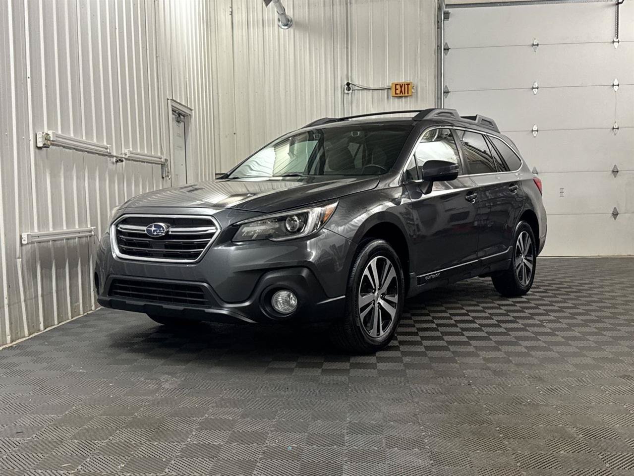 Used 2018 Subaru Outback 2.5i Limited AWD/4WD image 1