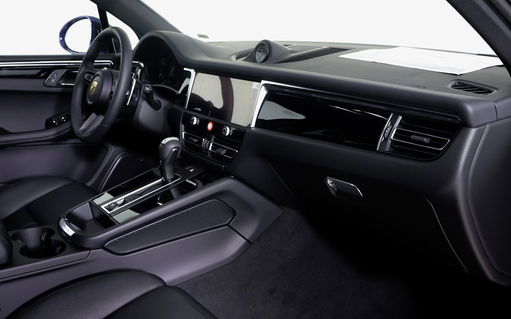 Used 2025 Porsche Macan image 6