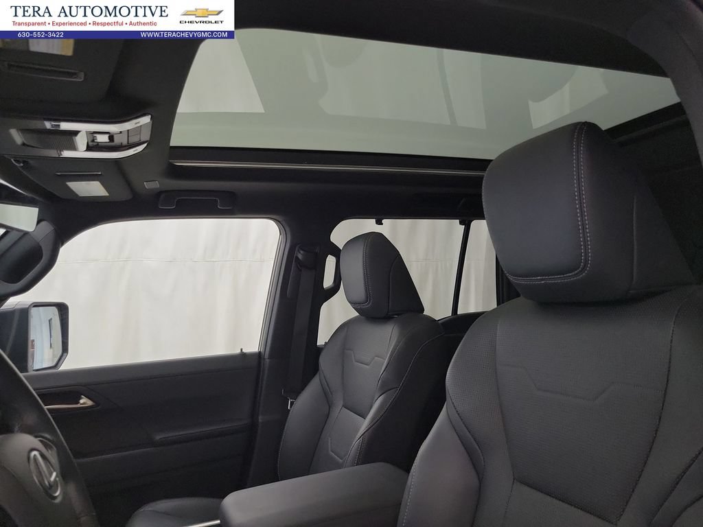 Used 2025 Lexus GX 550 w/ Accessory Package (2T) AWD/4WD image 9