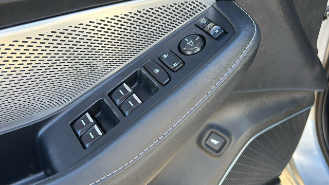 Used 2023 Acura MDX w/ Technology Package AWD/4WD image 9