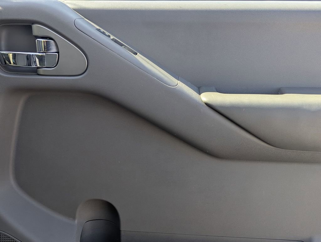 Used 2013 Nissan Frontier SV image 24