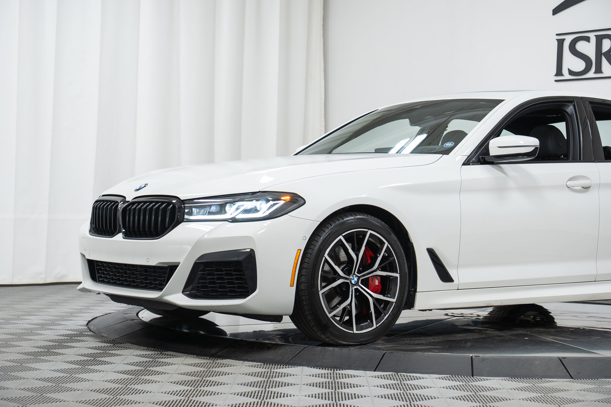 Used 2023 BMW 540i xDrive w/ M Sport Package image 25