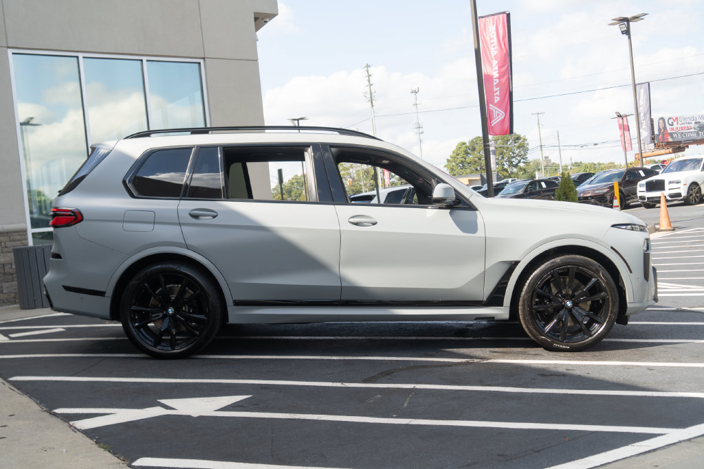Used 2024 BMW X7 xDrive40i w/ M Sport Package AWD/4WD image 10