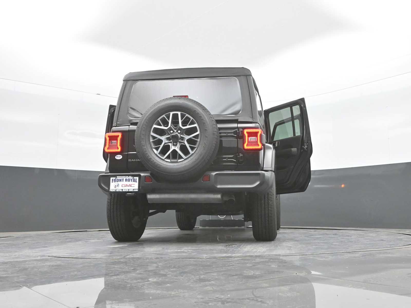 Used 2025 Jeep Wrangler Unlimited Sahara AWD/4WD image 50