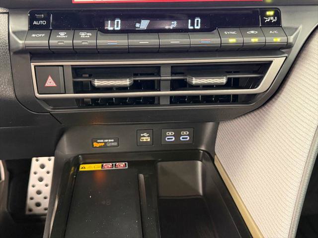 Used 2026 Toyota Camry SE FWD image 33